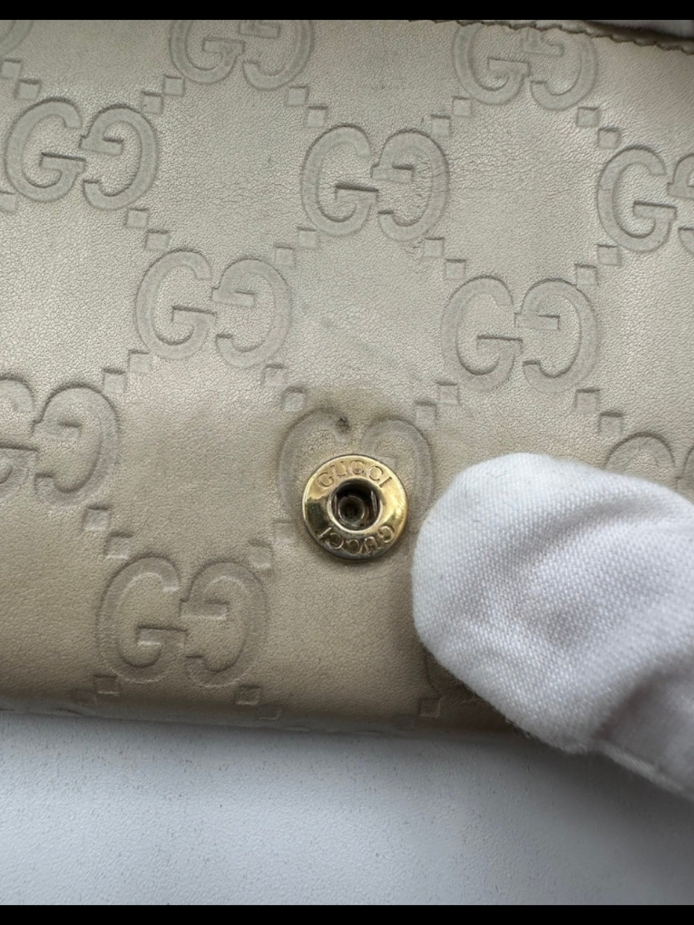 Gucci Beige Signature GG Continental Wallet with Gold Plaque - Picture 6 of 12
